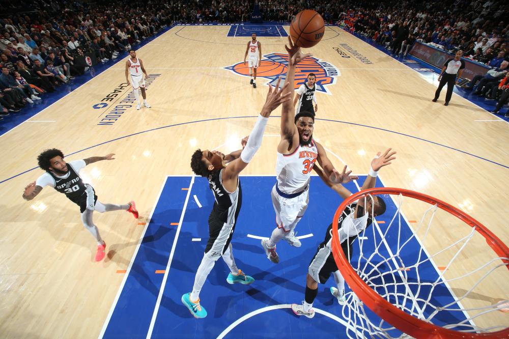 以绝对优势 以绝对优势