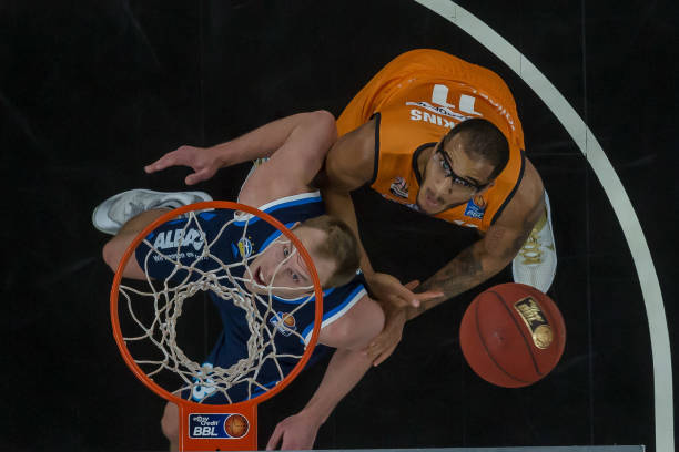 她一直以突 她一直以突