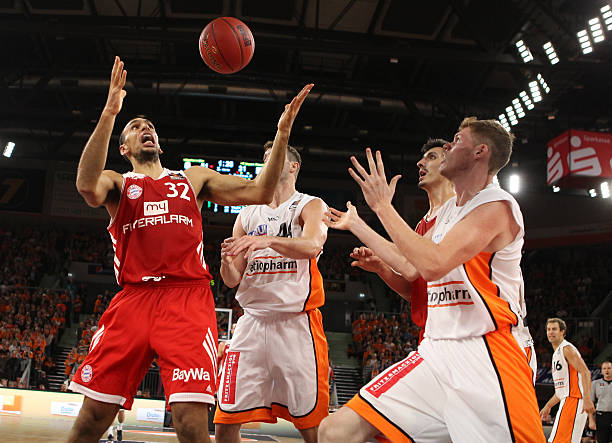 拉菲尼亚本 拉菲尼亚本