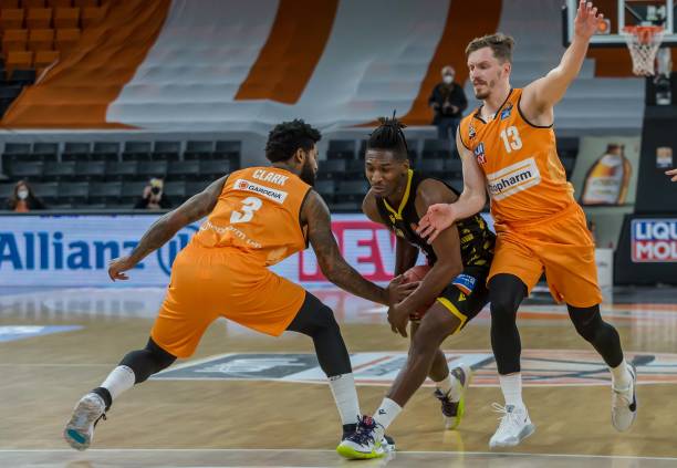 佳的前锋王 佳的前锋王